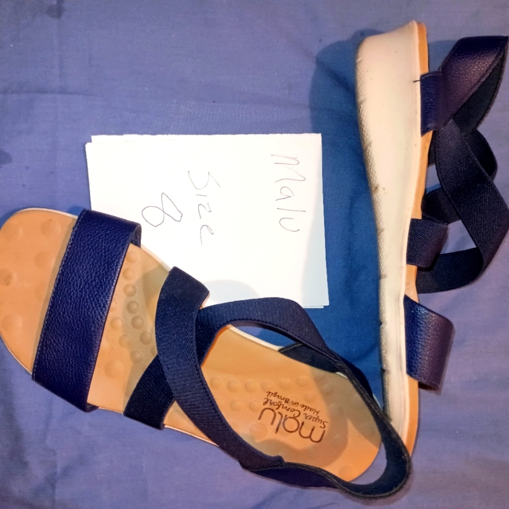 Women shoes sizes are in the picture